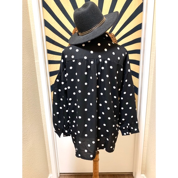 π Stylish polka dot button blouse - Picture 4 of 8